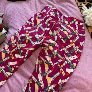 Lipstick leggings